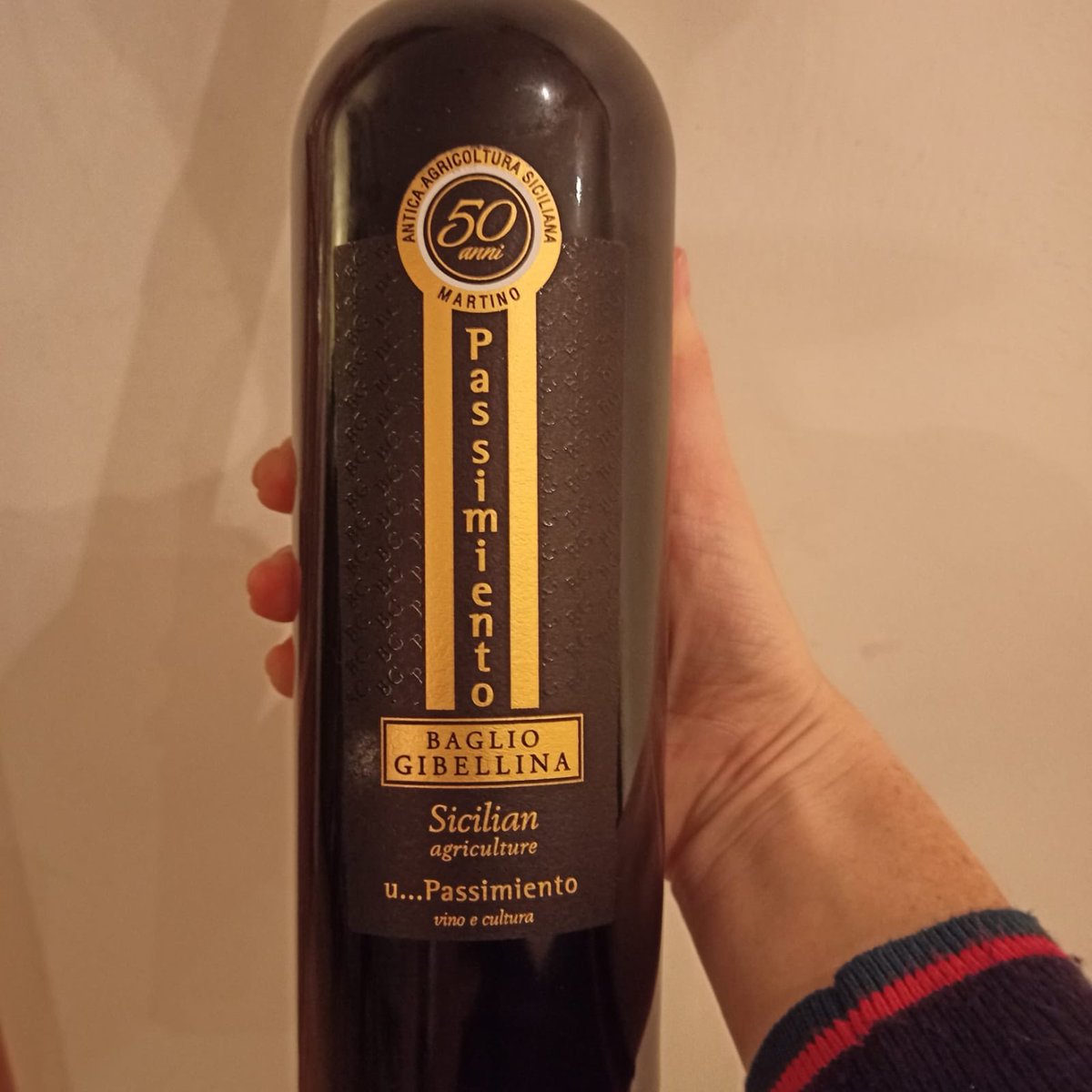 The fun thing about joining a new wine co is tasting a whole bunch of different wines. U-Passimiento is a perfect wine for a cosy winter night in. Supple, fruity and way too easy to drink, hic. @OldChapelWine #sicilianwine