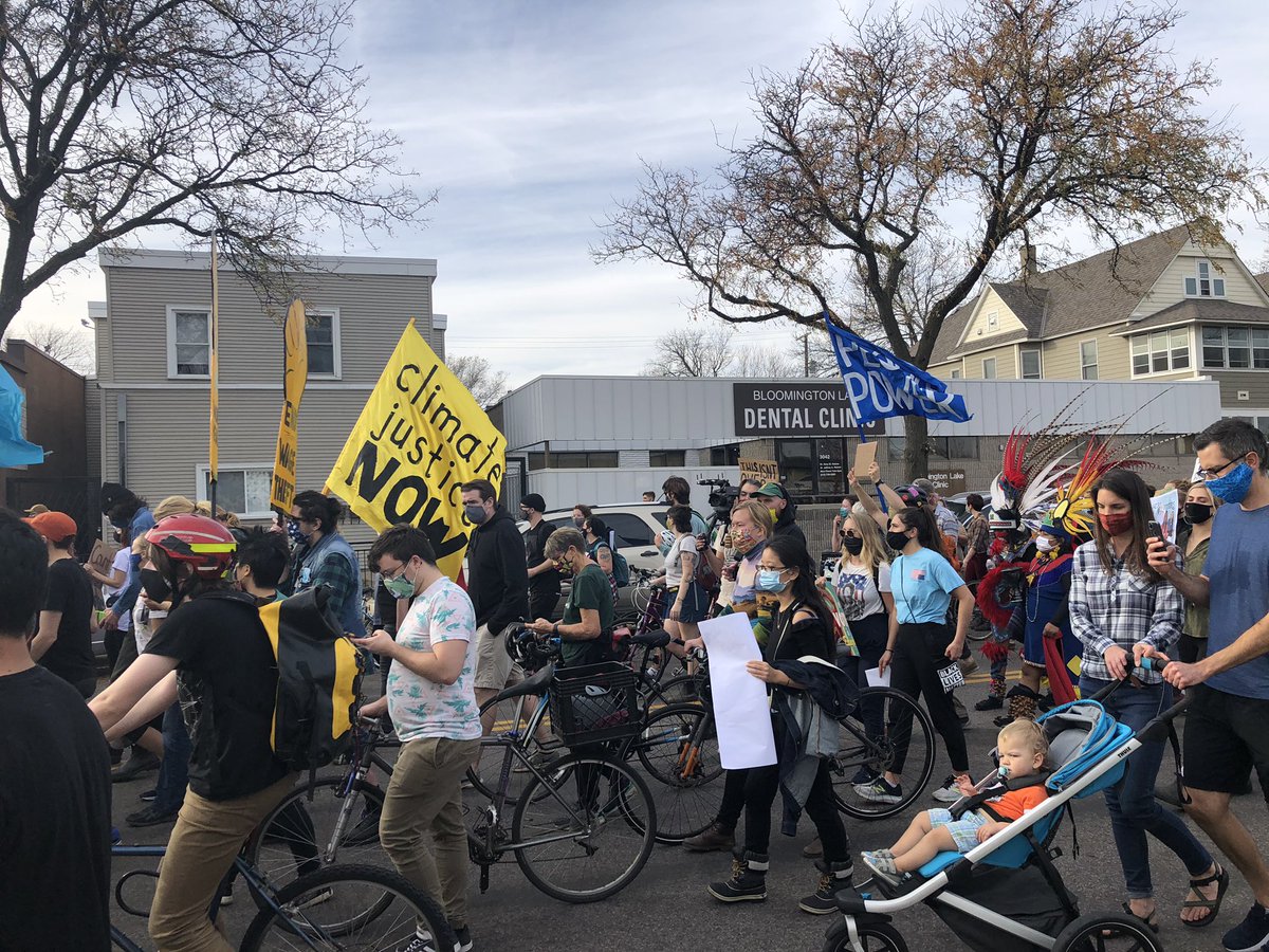 mitrajunjalali's tweet photo. Feels awesome to join the March For Our Future @CTUL_TC @SEIUHCMN @SEIU26 @SPFE28 so many community groups here to declare our power, celebrate + lift up the fights that won’t ever stop through any election https://t.co/f4AmYE65n3