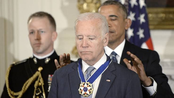 MbuyiseniNdlozi's tweet photo. Biden actually served Obama with respect &amp; humility. Not once did we ever thought he was the actual force &amp; Obama was a front! It is an important point to make because a lot of white men struggle to recognize black authority!

Of course he remains a liberal pro-capitalist enemy! https://t.co/SB8sl5fUXX