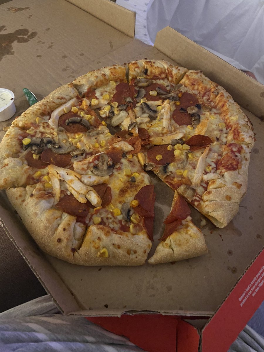 Tabitha_x's tweet photo. @dominos sooo the cutting skills need work on this one. https://t.co/7HSLNFYONa