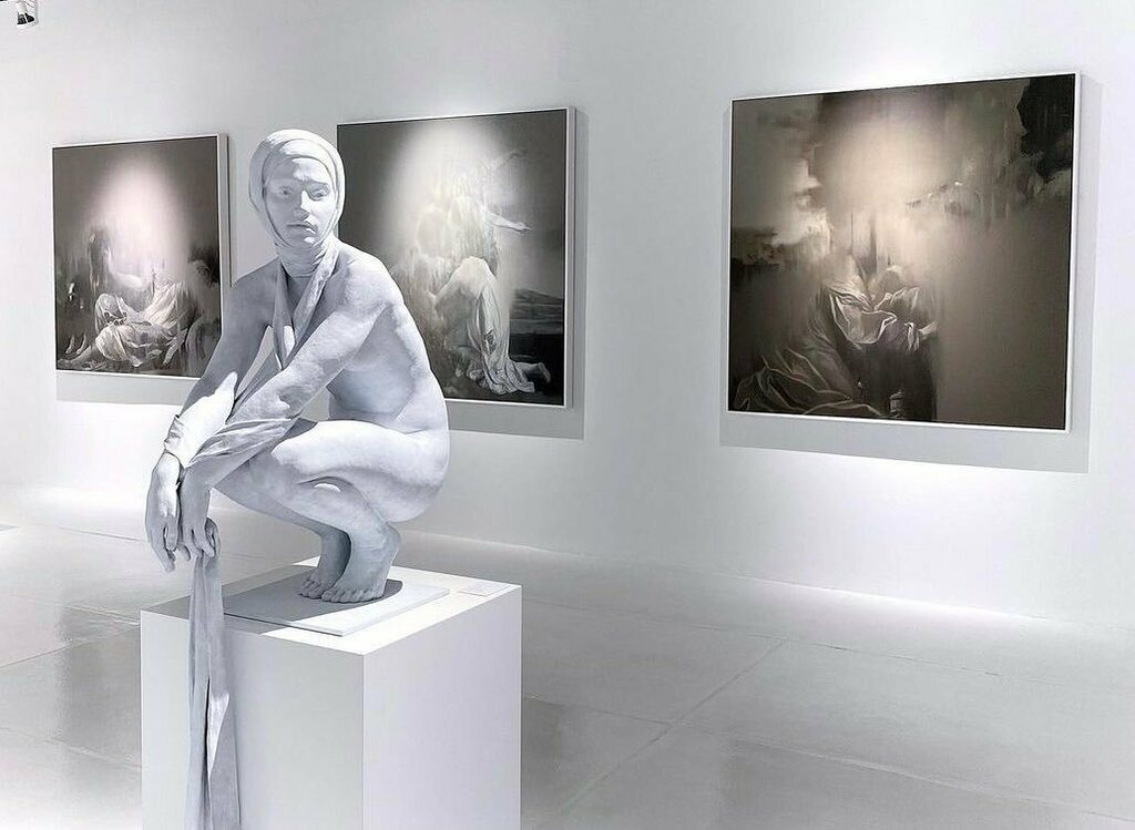 JMalavia's tweet photo. We are very happy to see our works in @galleryestella sharing an exhibition with the amazing works of @deanfoxart 😍😍😍.
.
.
.
.
#galleryestella #estella #coderchmalavia #deanfox #contemporaryfigurativeart #artgallery #artdistrictneworleans #juliastreet #tbt #artcollector #fig… https://t.co/2eLOrgK7vD