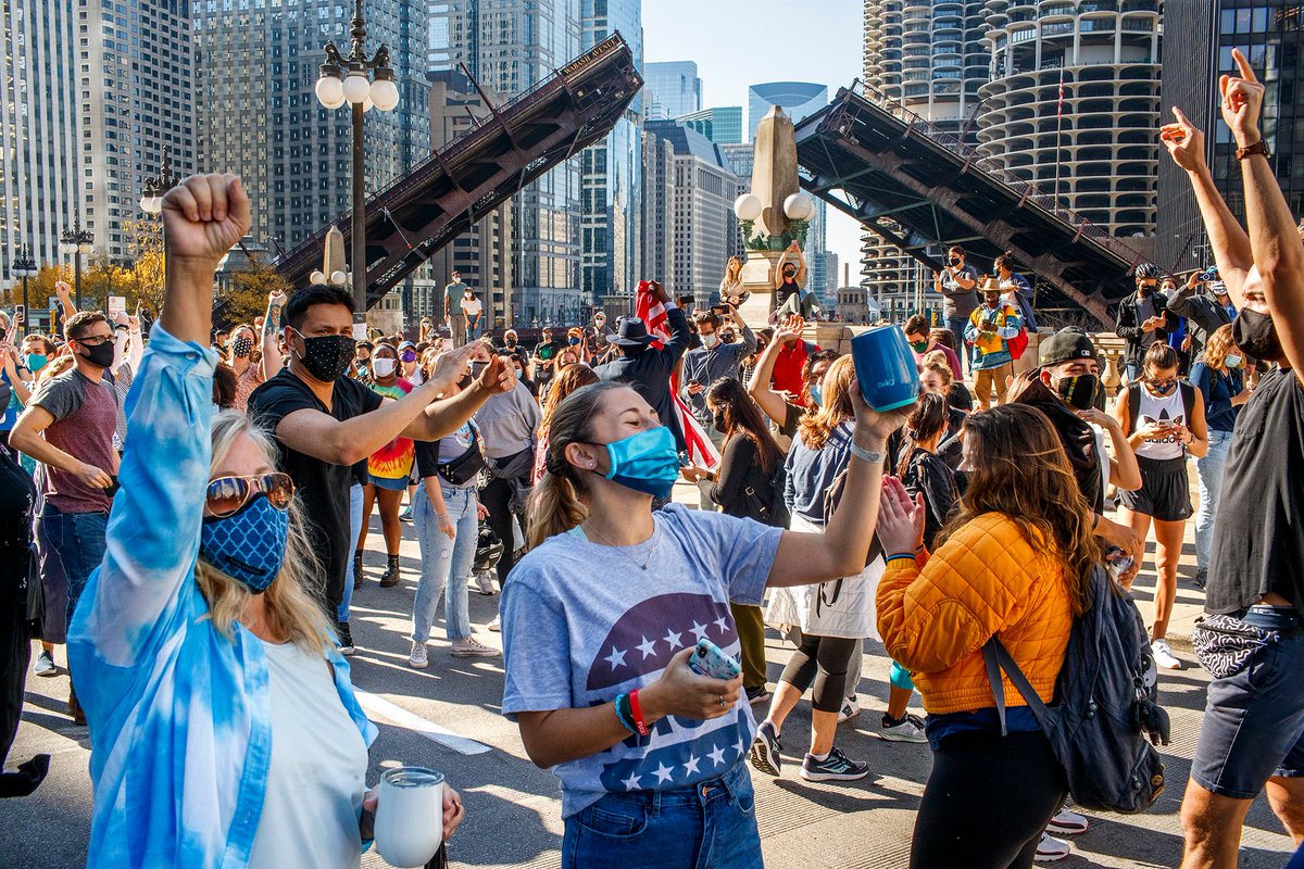 mandophotos's tweet photo. Supporters celebrate in the street near Trump International Hotel &amp; Tower after Democrat Joe Biden defeated President Donald Trump to become the 46th president of the United States Saturday Nov. 7, 2020 in Chicago. https://t.co/6tdJFTh8W8