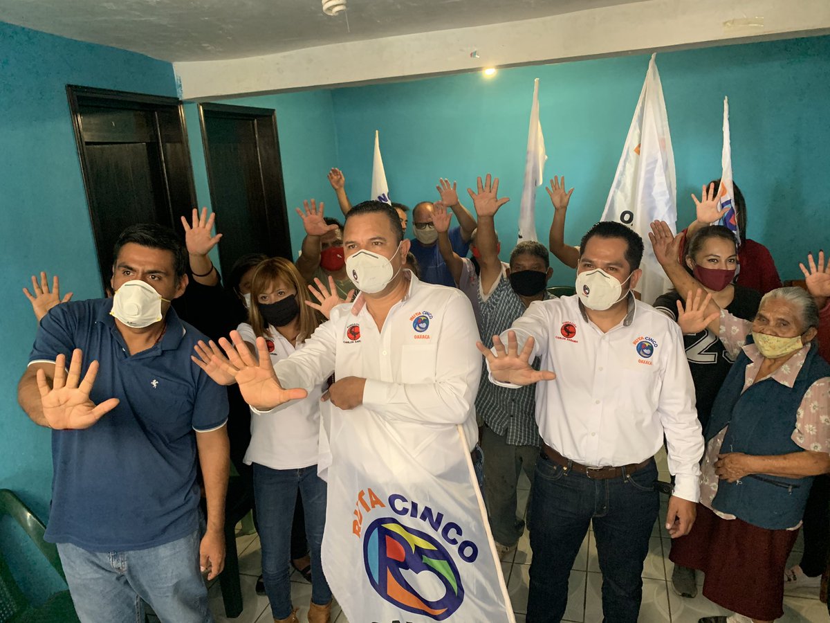 CarlosSarabiaC's tweet photo. Nos sentimos muy contentos con otra toma de protesta de Comités en Oaxaca de Juárez, llevamos 4 y sumando; vamos con todo Oaxaca. @ManuelEspino https://t.co/5DCznAE53v