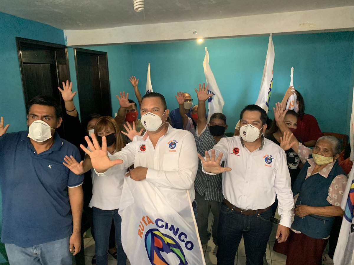 CarlosSarabiaC's tweet photo. Nos sentimos muy contentos con otra toma de protesta de Comités en Oaxaca de Juárez, llevamos 4 y sumando; vamos con todo Oaxaca. @ManuelEspino https://t.co/5DCznAE53v