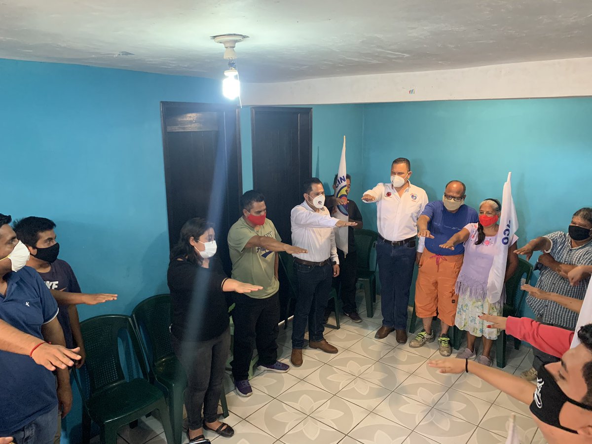 CarlosSarabiaC's tweet photo. Nos sentimos muy contentos con otra toma de protesta de Comités en Oaxaca de Juárez, llevamos 4 y sumando; vamos con todo Oaxaca. @ManuelEspino https://t.co/5DCznAE53v