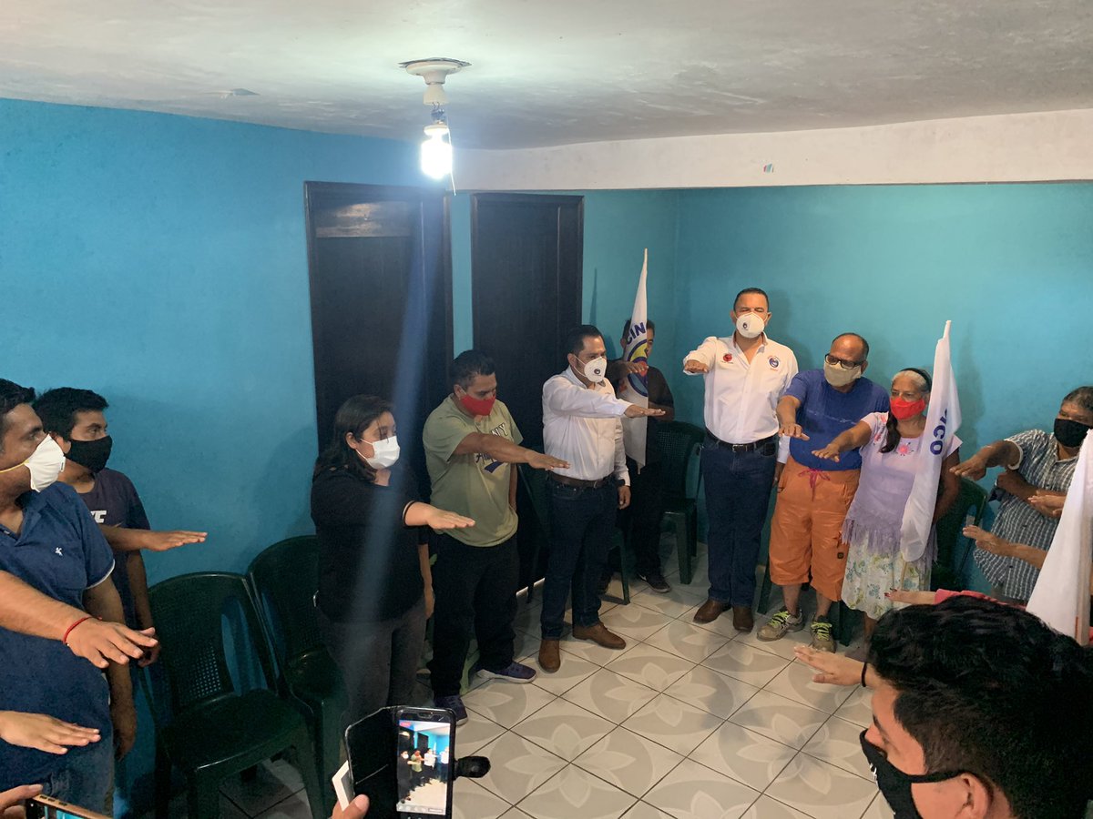 CarlosSarabiaC's tweet photo. Nos sentimos muy contentos con otra toma de protesta de Comités en Oaxaca de Juárez, llevamos 4 y sumando; vamos con todo Oaxaca. @ManuelEspino https://t.co/5DCznAE53v
