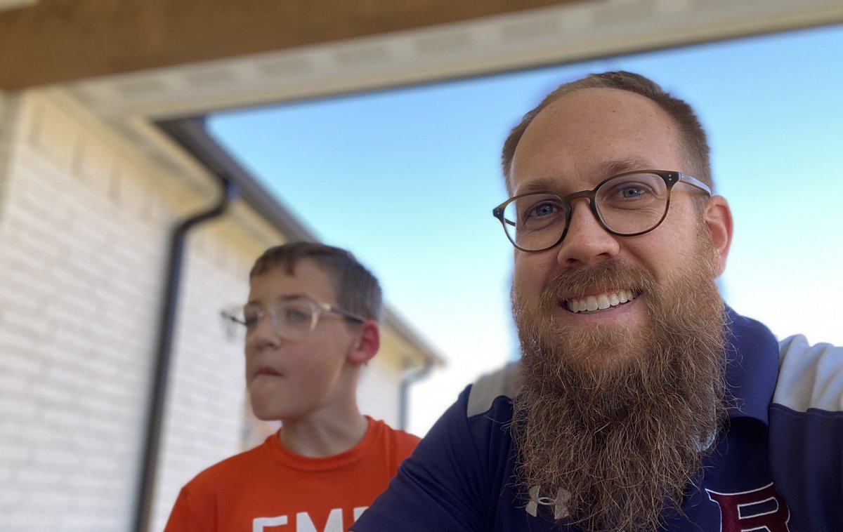About to start the parents of #amputees group at #empowerfest2020. 

I have my helper, Lincoln with me for support and input. Thankful to be a part of this years virtual event w/ <a href="/HangerNews/">Hanger Clinic</a>. 

Here to assist in fostering #resilience in families.