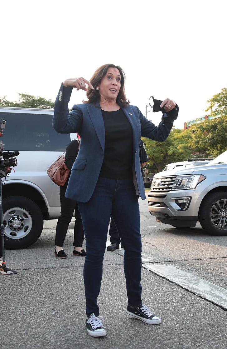 earcos's tweet photo. .@KamalaHarris y sus Converse ❤️ https://t.co/utcHaJA7MI