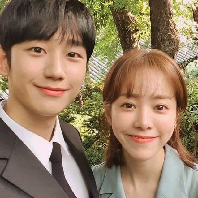 Kdramafilm1's tweet photo. #JungHaein selcas with Co-lead actresses #SonYeJin #HanJimin #KimGoEun #ChaeSooBin #Snowdrop #Jisoo #Haesoo #SelcaKing Happy weekend https://t.co/sqrHyVT2iL
