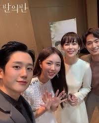 Kdramafilm1's tweet photo. #JungHaein selcas with Co-lead actresses #SonYeJin #HanJimin #KimGoEun #ChaeSooBin #Snowdrop #Jisoo #Haesoo #SelcaKing Happy weekend https://t.co/sqrHyVT2iL