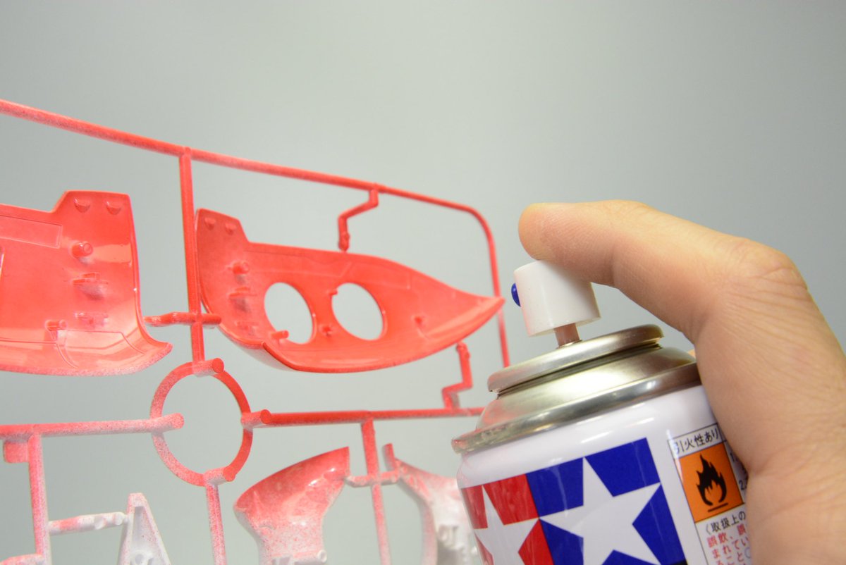 赤系で1番塗るのが楽なのがメタリックレッドです。 メタリックカラーは