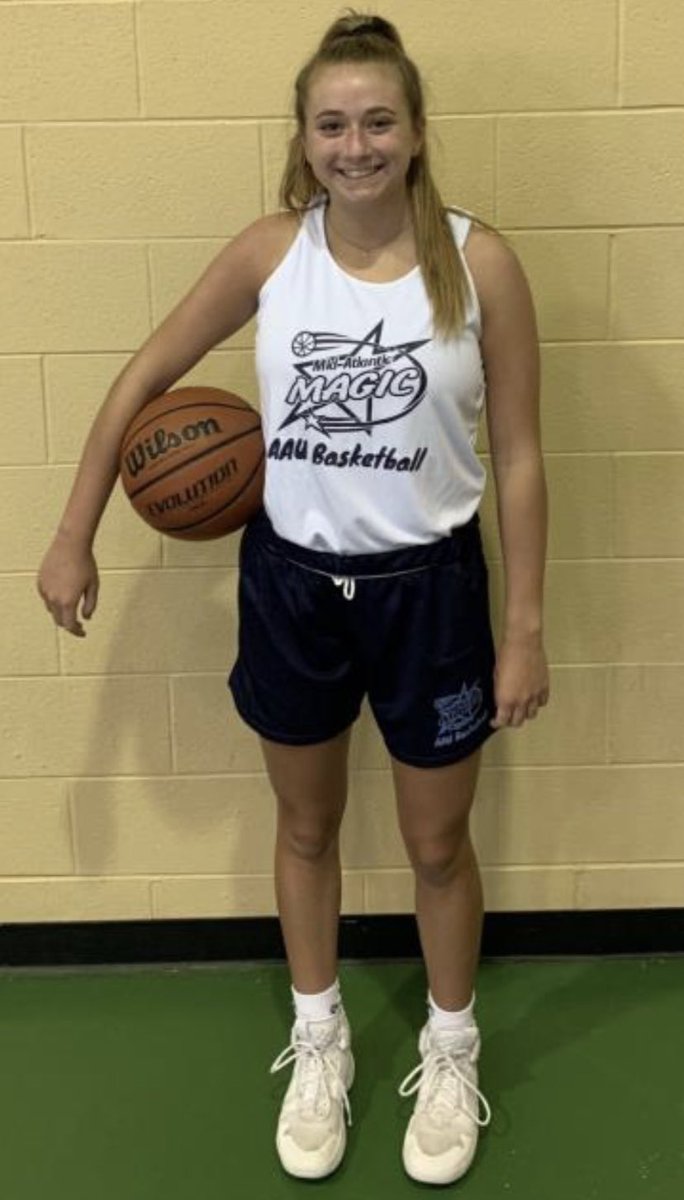 MAMagic2027's tweet photo. Congratulations to 2021 Molly Walsh, who has committed to Coach Sharman at Hobart and William Smith Colleges!! Awesome kid! #MagicProud https://t.co/IBSllsHxK8