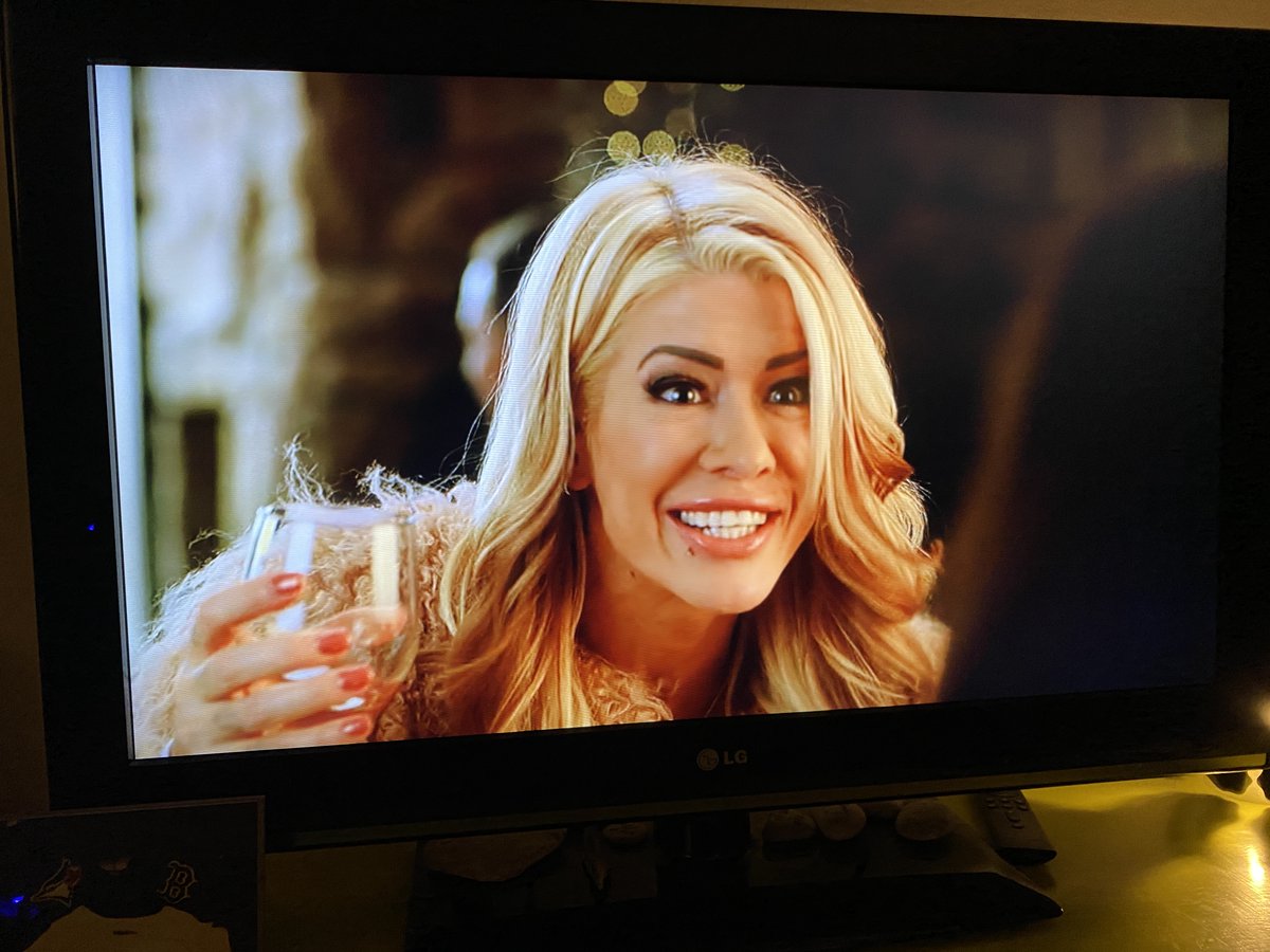 CWNonline's tweet photo. You know Christmas is coming in Canada when @ActualALove shows up on your television in a @hallmarkchannel movie 🎄🍷🇨🇦 #ChristmaswithaView #TheBadass #TheAllüre #CWNonline #CANUCKproud 🍁 https://t.co/qYdq8jsNDF