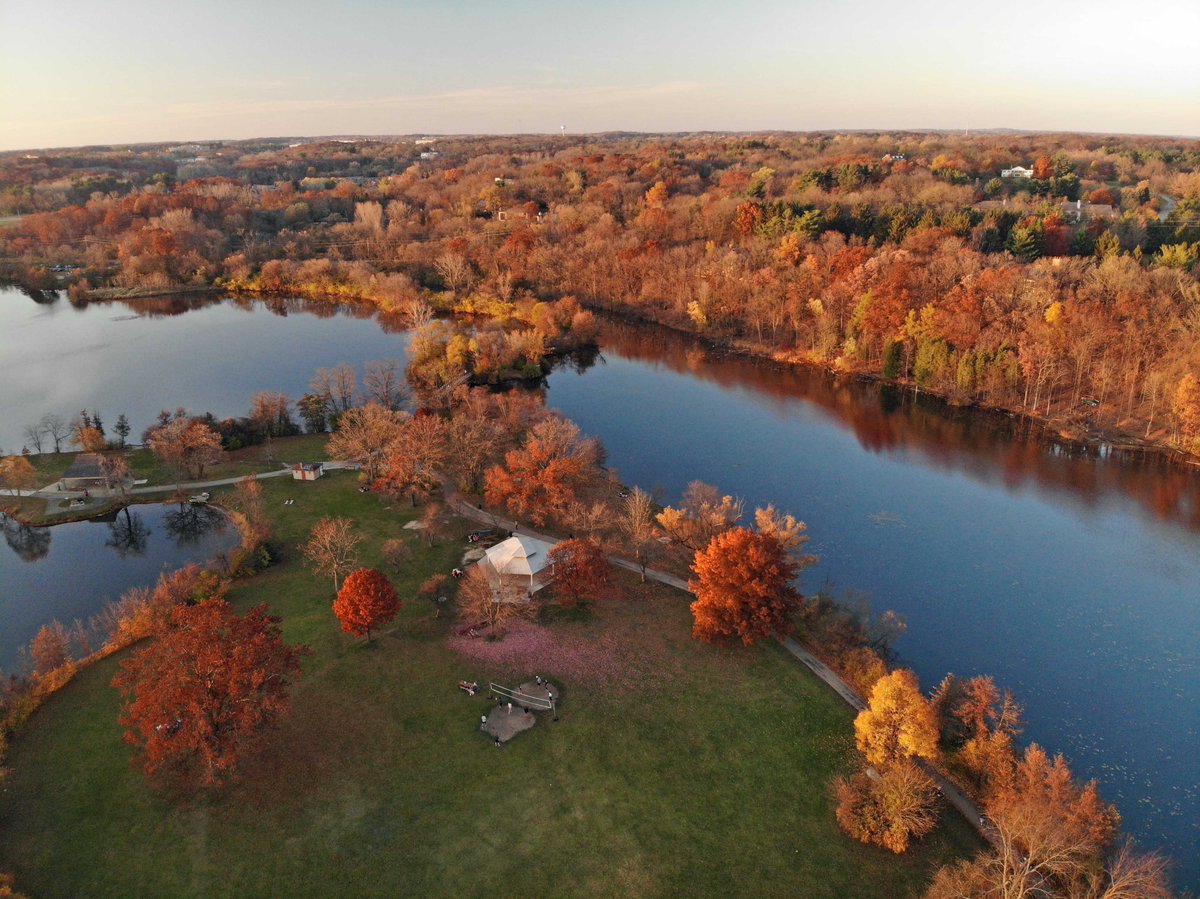 ExceptionalShot's tweet photo. The fall colors have not quite disappeared in Ann Arbor!  #annarbor #dronephotography #fall https://t.co/WpWLN2aUO5