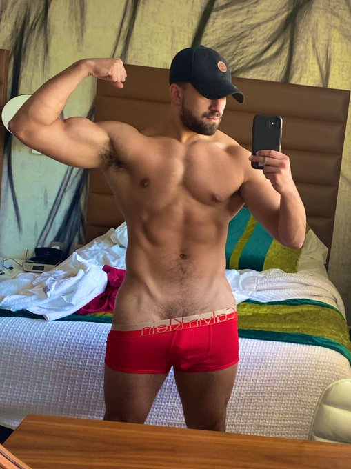 RT if you&rsquo;re ready for me to fuck you 🍆🍆💪🏼💪🏼 https://t.co/4UJeiN8nPs