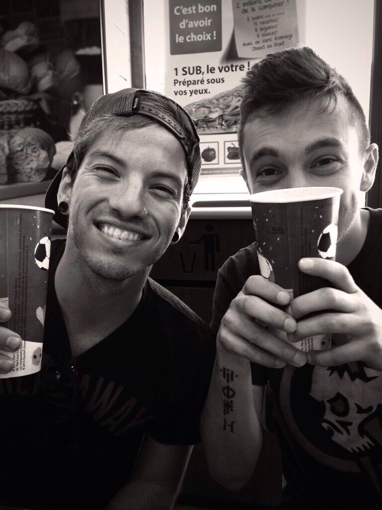 heavxdirtyride's tweet photo. si tuvieras la oportunidad de conocerlos, ¿que les dirías?

I'm voting for Twenty one pilots for Favorite Artist - Alternative Rock at the #AMAs https://t.co/lsgfxgEx52