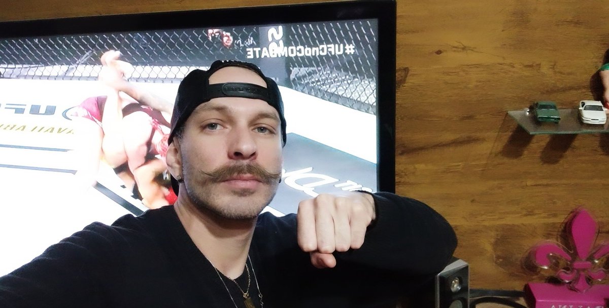 suckthethug's tweet photo. Grande noite hoje! Sou #TeamMarreta !
#UFCnoCombate #VCnoCombate https://t.co/VZG9vbsevW