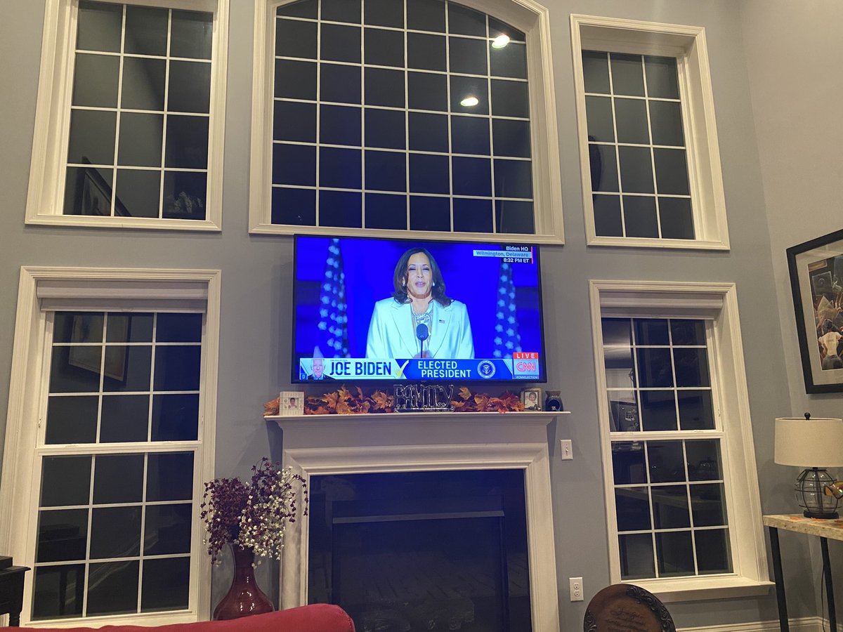 CoachAdair's tweet photo. 🚨🚨🚨🚨Vice President Elect ⁦@SenKamalaHarris⁩ IS SPEAKING🚨🚨🚨🚨 My heart is so happy right now!!! Hope, Dream, Lead and Vision🙏🏾 #TheFirstNotTheLast💯 https://t.co/atGSktzmBT