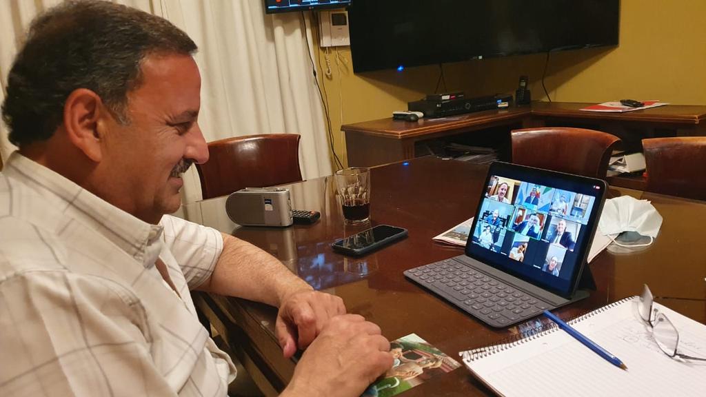 QuintelaRicardo's tweet photo. Me reuní con otros 10 gobernadores del Norte Grande para tratar varios temas en común y avanzar hacia un trabajo articulado para seguir, junto a Nación, achicando las brechas que hay en el país con miras a un desarrollo concreto de nuestras queridas provincias del norte. 
⬇️ https://t.co/lMRzsRqWPj