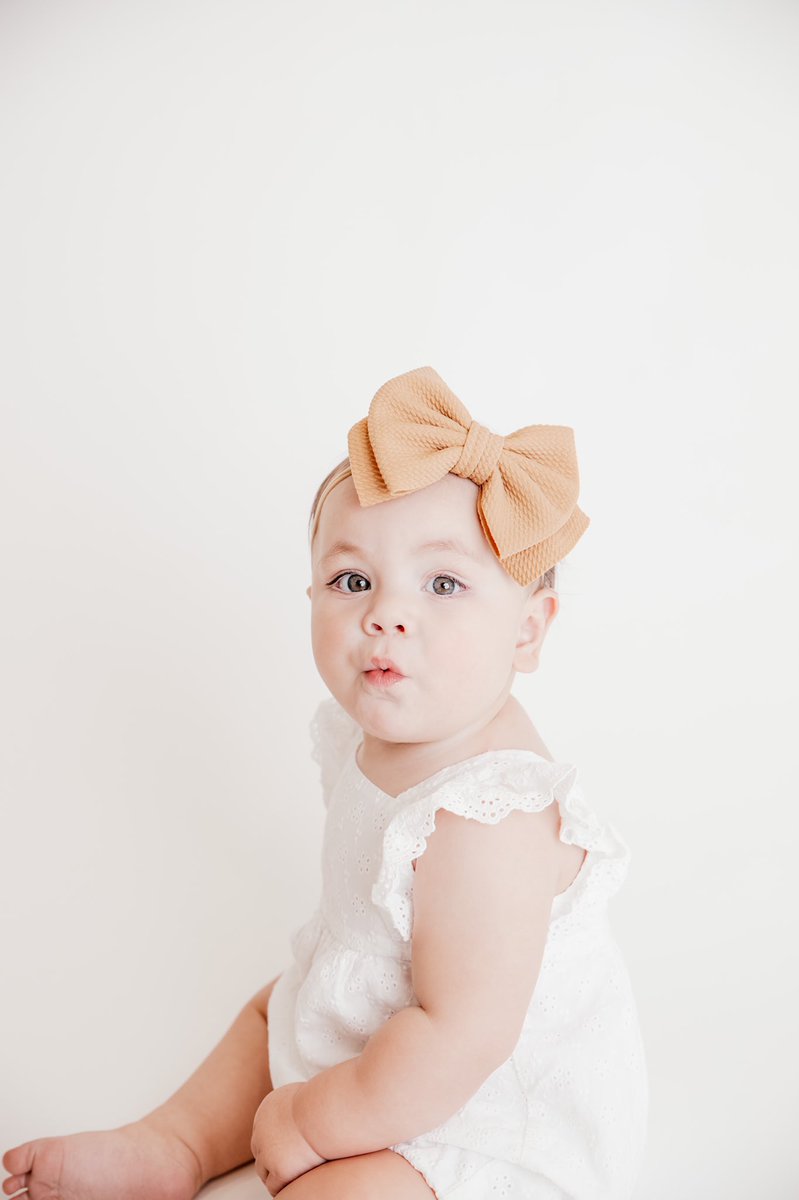 riellysale's tweet photo. my beautiful bow model 🤍 if y'all could rt for some exposure, we would for sure appreciate it 🤍 who knows where this path could lead 🥰 #bowmodel #whataprettybaby 😍 https://t.co/LDCmzfG9CH
