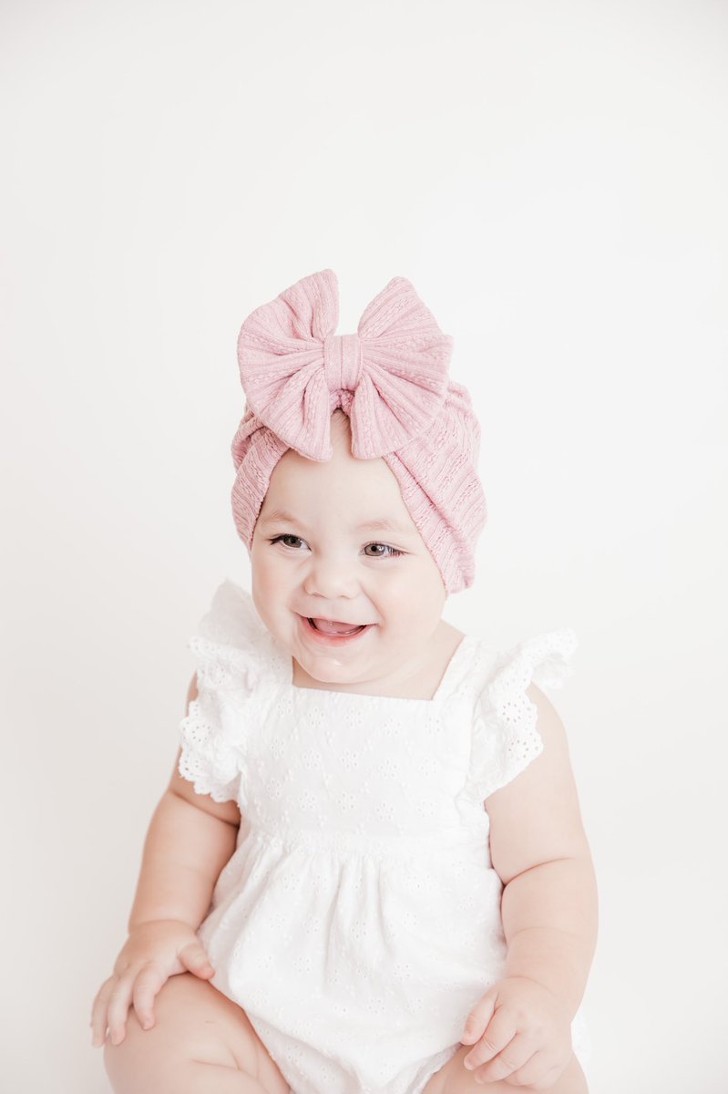 riellysale's tweet photo. my beautiful bow model 🤍 if y'all could rt for some exposure, we would for sure appreciate it 🤍 who knows where this path could lead 🥰 #bowmodel #whataprettybaby 😍 https://t.co/LDCmzfG9CH