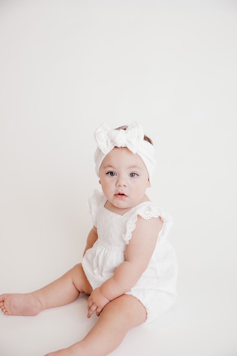 riellysale's tweet photo. my beautiful bow model 🤍 if y'all could rt for some exposure, we would for sure appreciate it 🤍 who knows where this path could lead 🥰 #bowmodel #whataprettybaby 😍 https://t.co/LDCmzfG9CH