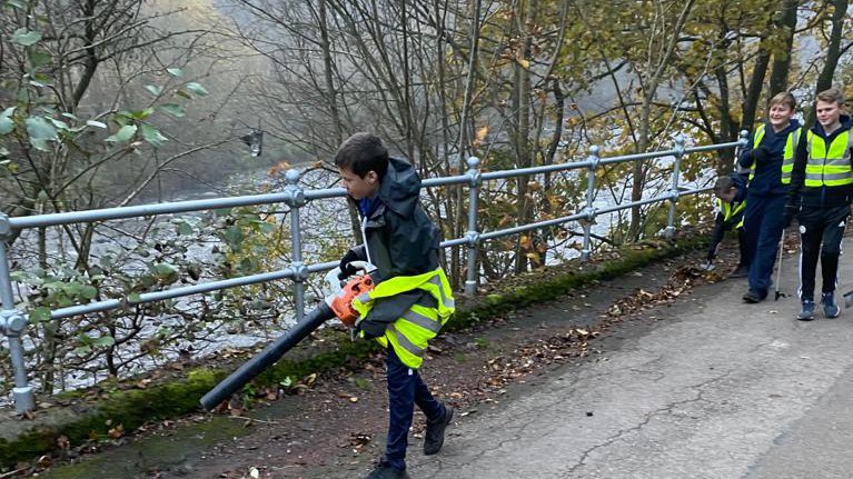 dunblanebb's tweet photo. We’ve had a day of community action in #Dunblane clearing leaves that were making pathways &amp; pavements dangerous. We picked up a fair bit of litter as well. Thank you to all the boys, parents and leaders who took part. #BoysBrigade https://t.co/pezFVuEjMA