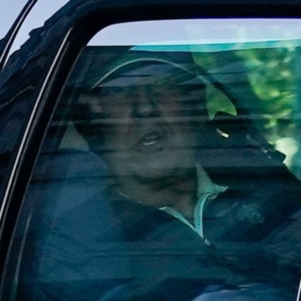 AprilDRyan's tweet photo. Photos of @realDonaldTrump returning to the people's house after his golf outing this morning. 
source: @NowThisPolitics https://t.co/4nXIO4L4p3