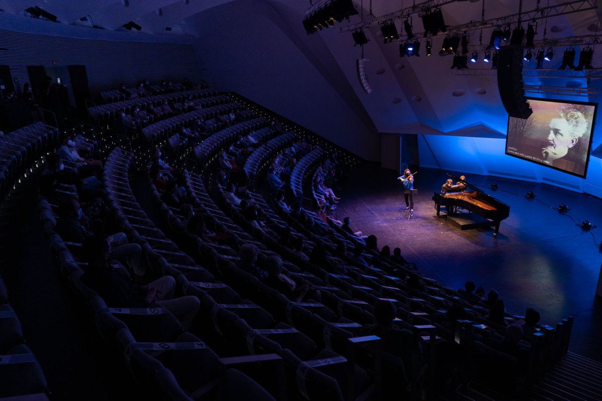 Auditoriotfe's tweet photo. #QuantumEnsemble vuelve a regalarnos en #AuditoriodeTenerife una velada de efectismo musical a través de un recorrido ‘bohemio’ por la composición de Brahms, Dvořák y Janácek 🎼🎶
#CulturaSegura #CicloCámaraAuditorio https://t.co/DAUH76AAFK