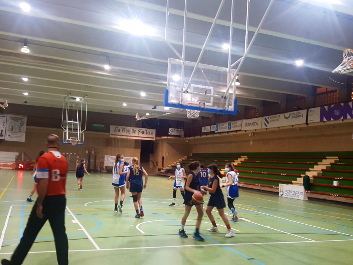 ccvedrunaou's tweet photo. Primer partido de esta atípica temporada en el #polideportivoVedruna con victoria para nuestras cadetes del @BalpersaVolvo Carmelitas ante @cmarianovigo | 67-52 | 🙌🙌 #oOBXECTIVOéMEDRAR #CFACCV #resultadosCCV https://t.co/lI7fJq3EiU