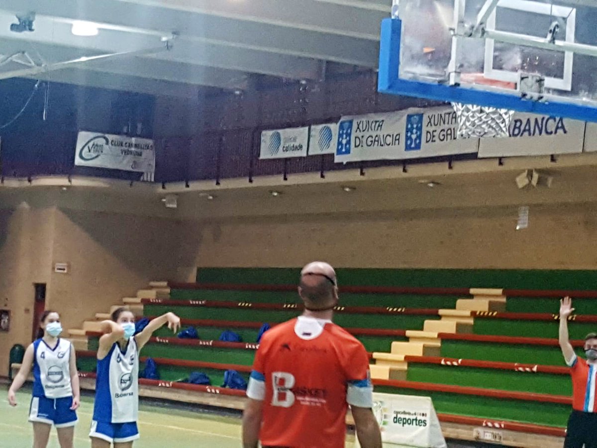 ccvedrunaou's tweet photo. Primer partido de esta atípica temporada en el #polideportivoVedruna con victoria para nuestras cadetes del @BalpersaVolvo Carmelitas ante @cmarianovigo | 67-52 | 🙌🙌 #oOBXECTIVOéMEDRAR #CFACCV #resultadosCCV https://t.co/lI7fJq3EiU