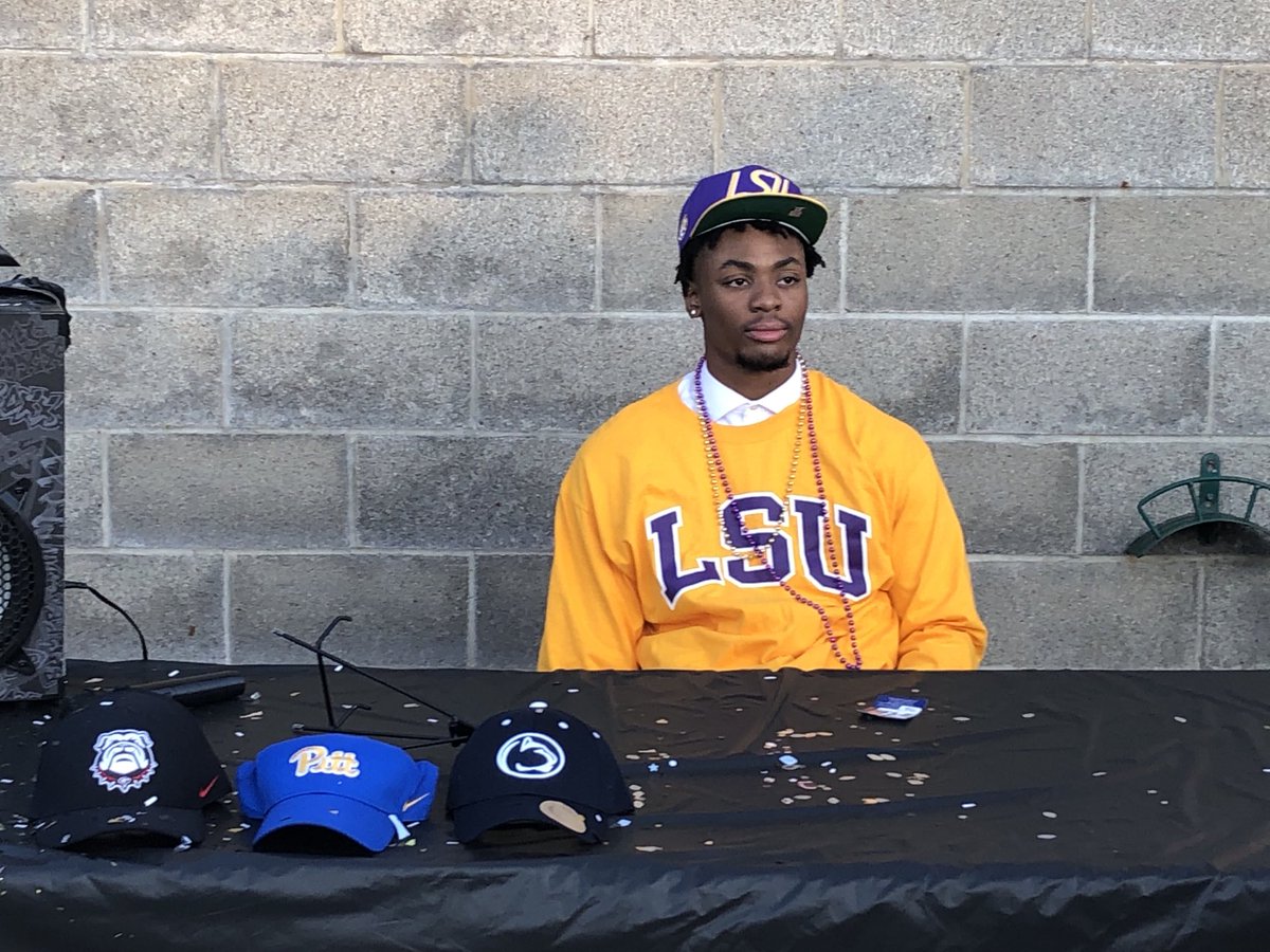CHarlan_Trib's tweet photo. Gateway’s Derrick Davis is headed to LSU #HSSN #WPIAL https://t.co/1xhaA1Hlao