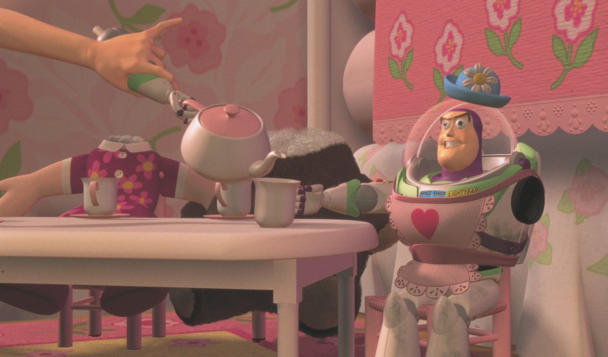 MagicMundi's tweet photo. “En un momento estás defendiendo toda la galaxia y de repente te encuentras tomando té Darjeeling con María Antonieta y su hermanita” https://t.co/9VekHWj98f