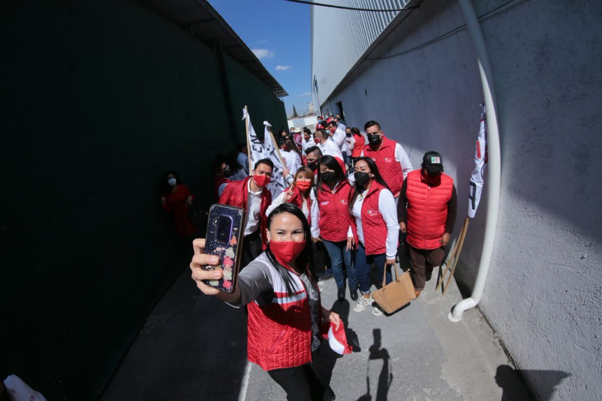 AlejandraDMV's tweet photo. Con los jóvenes comprometidos, el @PRI_EDOMEX tiene presente y un mejor futuro. Hoy es el tiempo de los jóvenes y de las mujeres, en sus manos y en las del @Mov_PRImxEdomex está el dejar huella. El empujar fuerte al partido. #ElFuturoComienzaAquí. https://t.co/UJ6yWOnBTx
