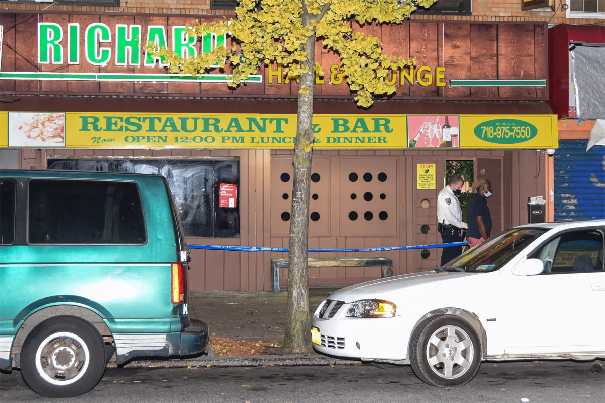 nypost's tweet photo. Man killed in Canarsie bar shooting, cops say https://t.co/2TTpvL63Nv https://t.co/hTUnD7UChT