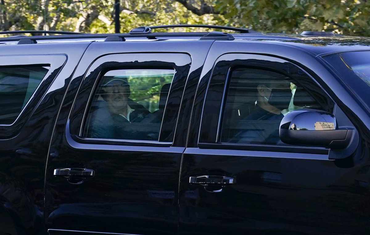 USA: President Trump seeing celebrations erupt outside the White House as he returns from his golf club.