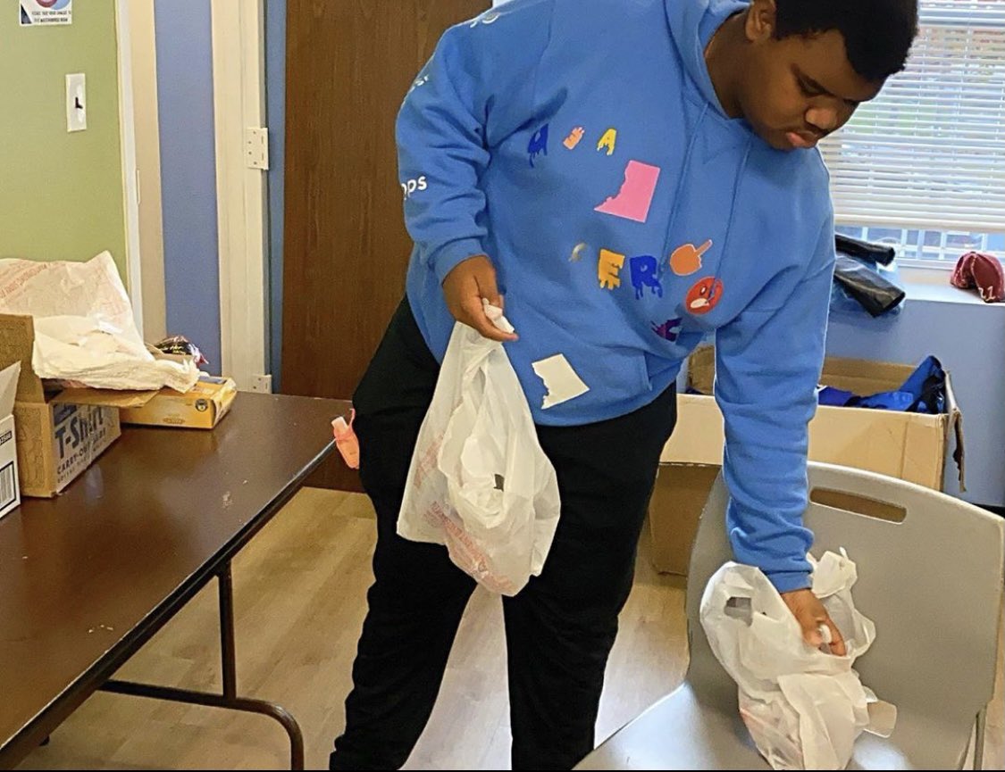 TheHouseDC's tweet photo. What a day!

Yesterday a small group of students came together today for 1 big goal! 

With clean hands of course, our youth prepared sandwiches for the hungry in our community! 

Receiving blessings are GREAT
But being a blessing is even  GREATER! 

#ward8 #anacostia #giveback https://t.co/OjLmWvNavS