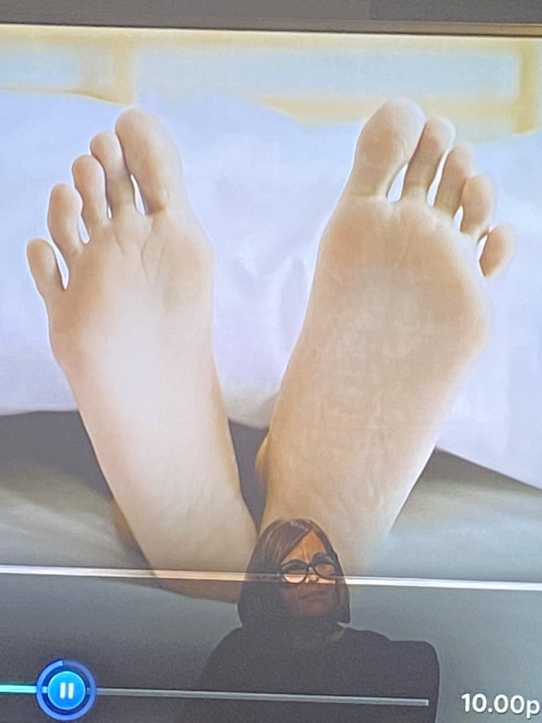 Standuphastings's tweet photo. @alandavies1 these feet are definitely not symmetrical! The left foot is massive 🤣 https://t.co/gK1Bwl8upI