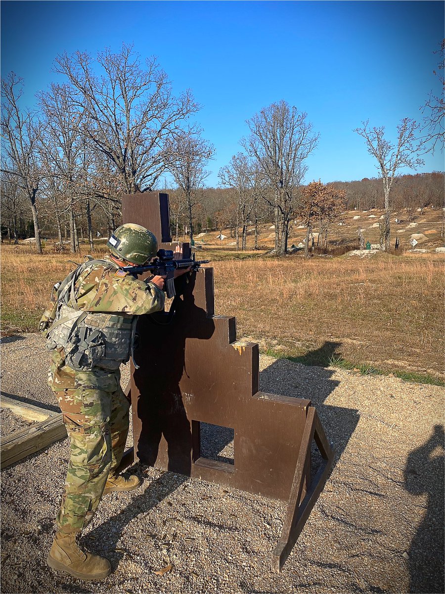 E795thMPBN's tweet photo. Trainees at E795 MP BN conduct  barrier shooting as well as their M4 Qualification using Close Combat Optics (CCO). It’s been much better weather this week and our Trainees remain super motivated. Legends! @G6_795th @G7_795_MP @bennettmp45 @CMDTArmyMPs @RCWO_USAMPS @6_dragoon https://t.co/oUd1oxWJws