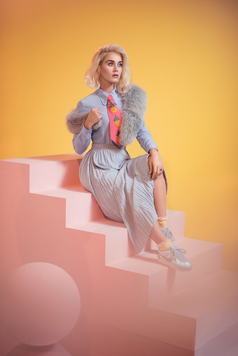 GermanZavala20's tweet photo. Espero que ahora todos entiendan el verdadero mensaje que Kary trató de dar en el 2017.
#KatyPerry #ChainedToTheRhythm #JUSTICECTTR #Biden #eleccion2020 #NotTheEndOfTheWorld https://t.co/ifJQVEJiHK