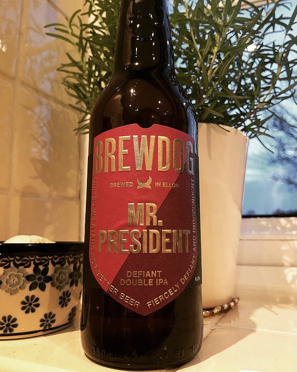 janey25_7's tweet photo. Thankyou #USA🇺🇸 celebrating with a #brewdog #MrPresident https://t.co/LqrolzJ02y