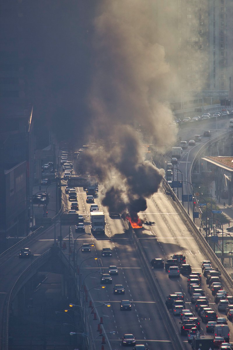julesdm's tweet photo. Terrible fire on the highway today. Still no access from Jarvis Westbound and jammed everywhere downtown. Access to the Lakeshore is also back to back - @CP24 @City_tv https://t.co/bUFjGjnnXf