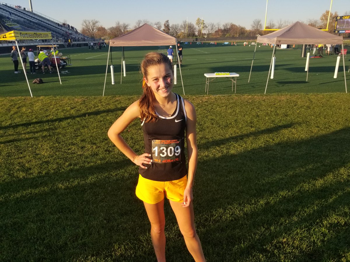 OHMileSplit's tweet photo. A big day for sophomore, Mia Robillard. She takes the individual title in 17:58.5 and helps lead Centerville to the top of the team standings @oatccc https://t.co/kjLV0wLC6x