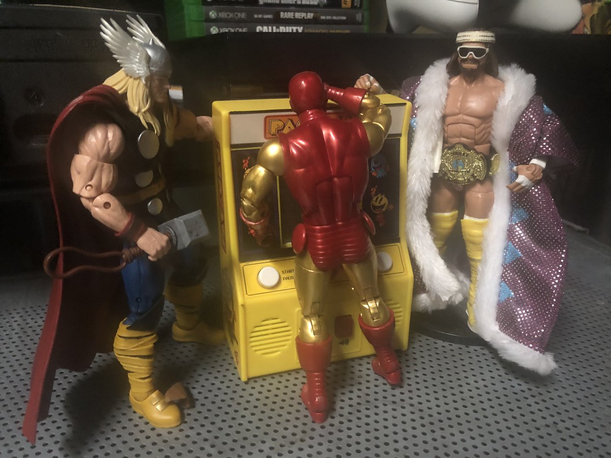 Slim_Charles007's tweet photo. ...and then the #MachMan showed up.
#FigLife
#RetroGaming
#IronMan
#Thor https://t.co/rjEOEkT2p3