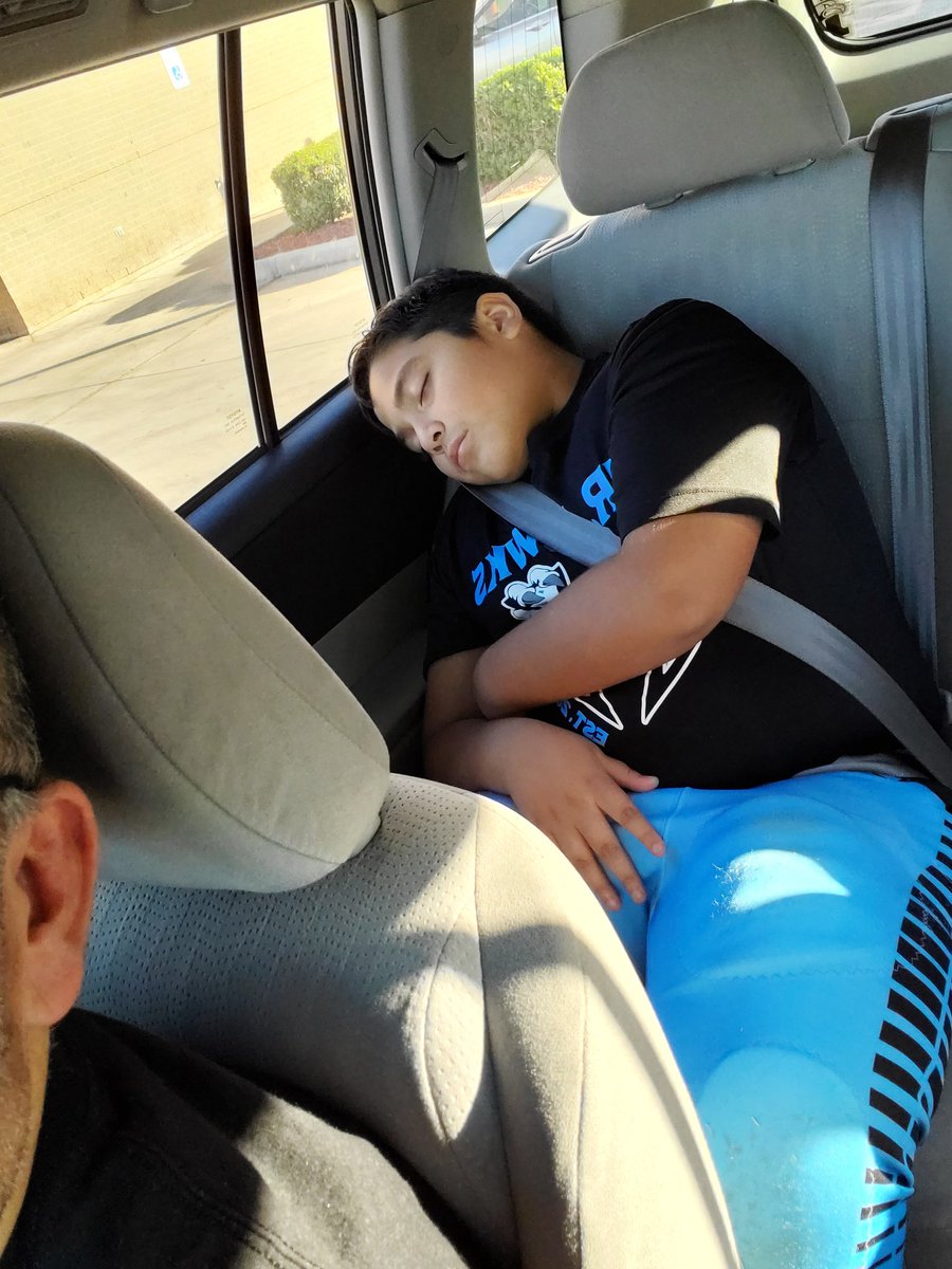 Mando_7572's tweet photo. Both of our boys played solid games this weekend and of their teams were victorious! #Hawks #JrHawks https://t.co/lxL1pYofZz