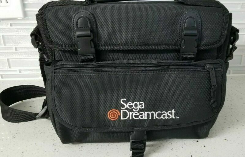 DCAuctions's tweet photo. Official Sega Dreamcast Travel Bag Tote Carrying Case with Strap 🔥🔗https://t.co/Q8gExvR4bV #retrogaming #HotDC

Auction from the US. https://t.co/eYwSWOIRLj