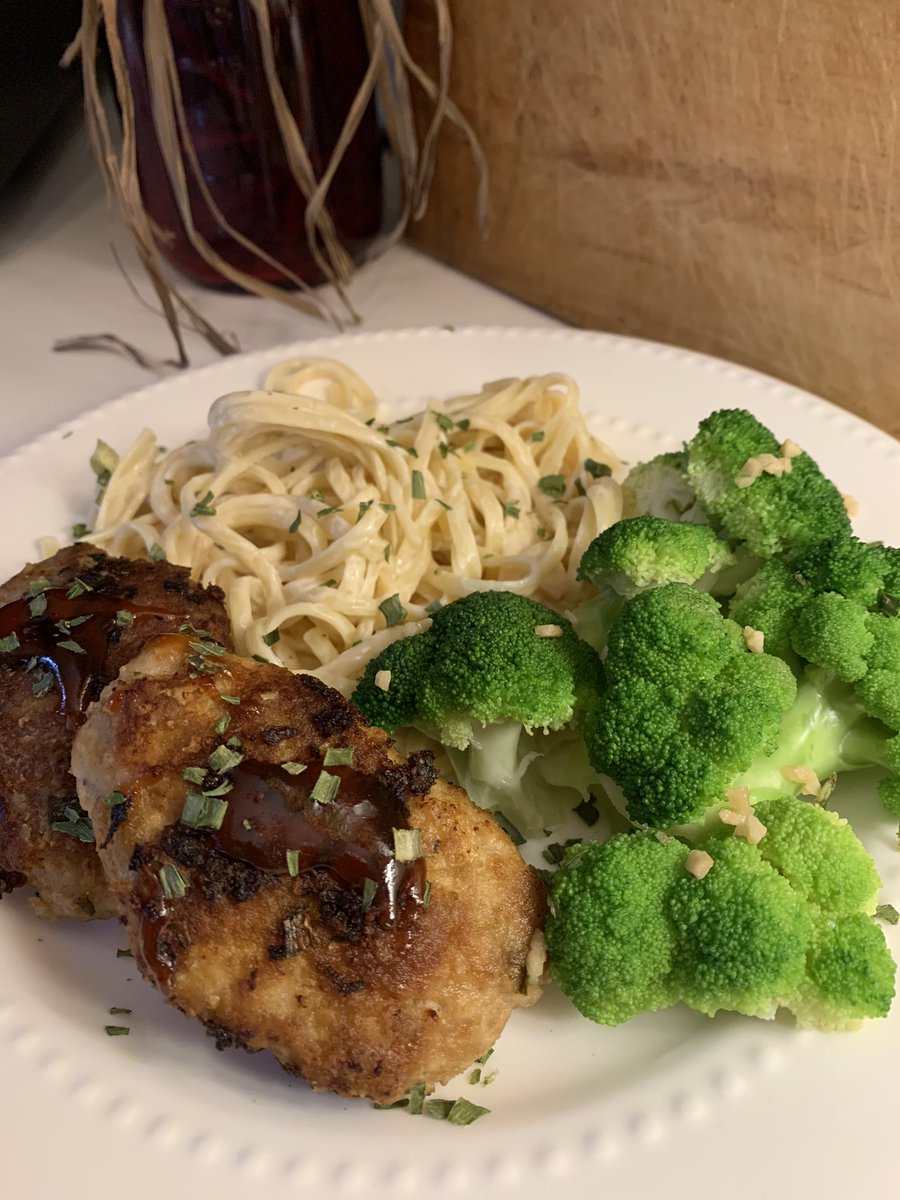 LisaMarie6662's tweet photo. Saturday Dinner....,
Fresh Ground Turkey seasoned with #Basil, #MincedGarlic, #GroundPepper, sautΓ©ed in #OliveOil until a nice crisp top, topped with #SweetSourSauce , served with a side of #Broccoli, and #Linguine topped with #ThreeCheeseSauce. https://t.co/tbaAMLCpop
