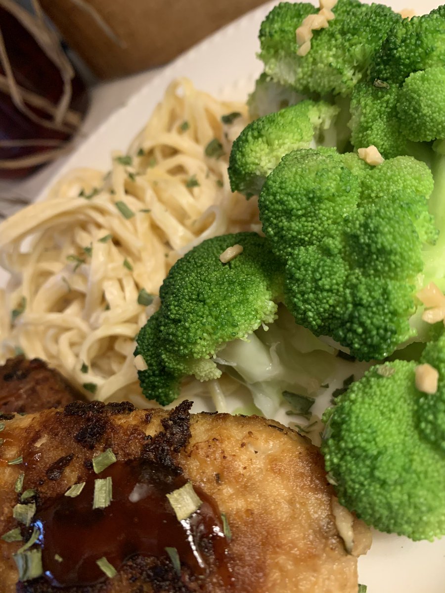 LisaMarie6662's tweet photo. Saturday Dinner....,
Fresh Ground Turkey seasoned with #Basil, #MincedGarlic, #GroundPepper, sautΓ©ed in #OliveOil until a nice crisp top, topped with #SweetSourSauce , served with a side of #Broccoli, and #Linguine topped with #ThreeCheeseSauce. https://t.co/tbaAMLCpop