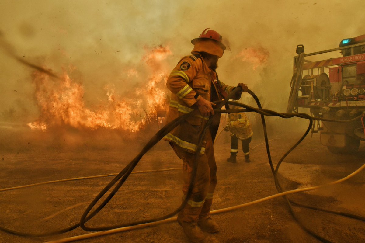 NSWRFS's tweet photo. This day last year NSW recorded 17 concurrent Emergency Warnings. Homes from Blue Mts to Tenterfield were threatened. While the losses on that day were significant they could have been far worse were it not for the extraordinary efforts of firefighters & the community. #NSWRFS https://t.co/IEQn7v6siE