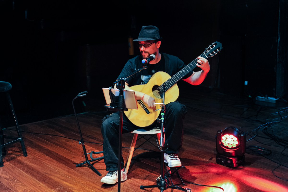 Teatropablot's tweet photo. La música es la mejor máquina del tiempo. En la pasada temporada de #ButacaVirtual hicimos un viaje por los 80's y 90's con Música y Amigos. 🎤🎸🎧
Los invitamos a revivir los mejores momentos en nuestro Flickr 👉https://t.co/Aqy3qSe7VG https://t.co/0CerxpDb9I